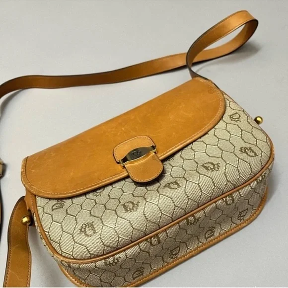 Elegant Tan and Cream Designer Shoulder Bag Set - Picture 16 of 16